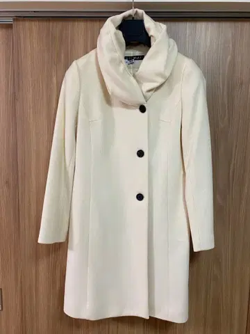 INDIVI V.A.I 캐시미어 혼방 코트 새상품급