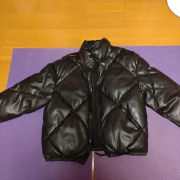 합성 피혁 퀼팅 다운 자켓 블랙