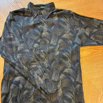 Valiant 긴팔 셔츠 블랙과 금 무늬