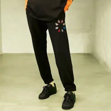 adidas 아디컬러 쉐터드 트레포일 블랙 스웨트 팬츠 XL