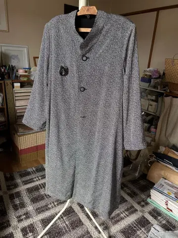 블랙과 화이트 도트 패턴 롱 코트 리버서블