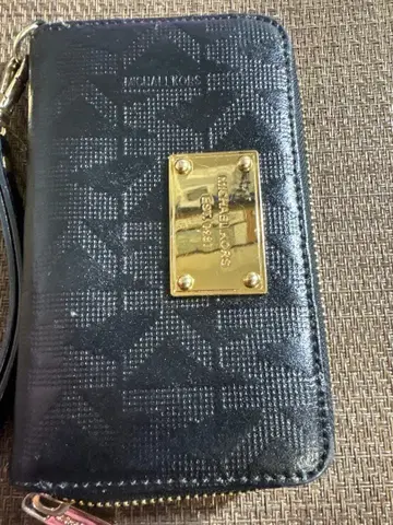 MICHAEL KORS 라운드 지퍼 장지갑 (약간 짧은 타입