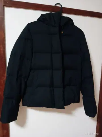 OPAQUE CLIP 후드 부착 블랙 다운 자켓