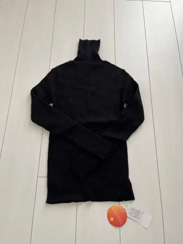 [ 어반 리서치 ] Sunny label 터틀넥 블랙