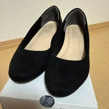 NUOVO 블랙 스웨이드 펌프스 24cm