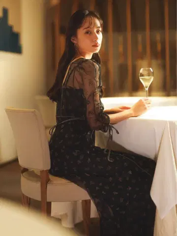 Sustainable 플로키 프린트 드레스