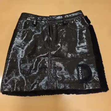 DRAGON 블랙 퍼 부착 스커트