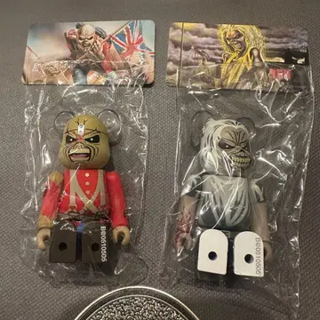 베어브릭 시리즈 51 iron maiden 앞뒤