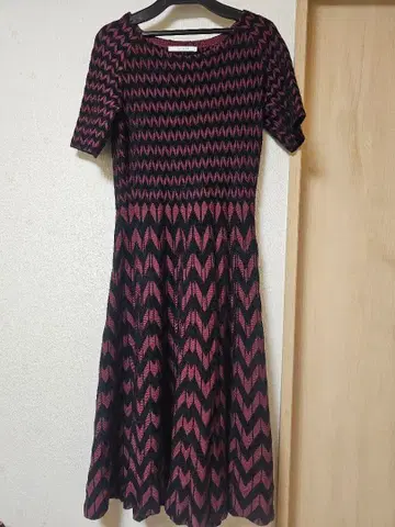 ANAYI 지그재그 패턴 반팔 원피스