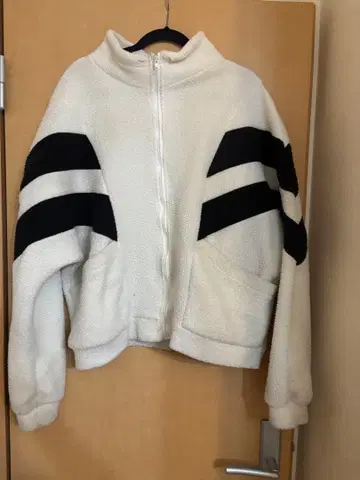 보아 자켓 화이트/블랙 스트라이프