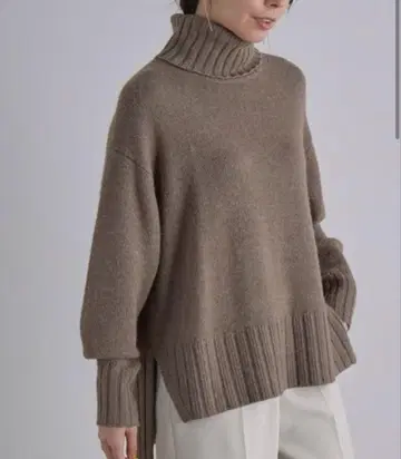 캐시미어 혼방 울 터틀넥 스웨터