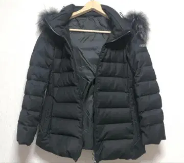 새상품급 TATRAS 블랙 다운 자켓 후드 부착