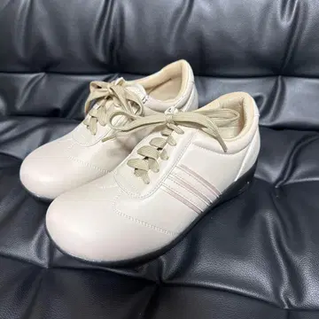 +comfort 크림색 레이스업 슈즈