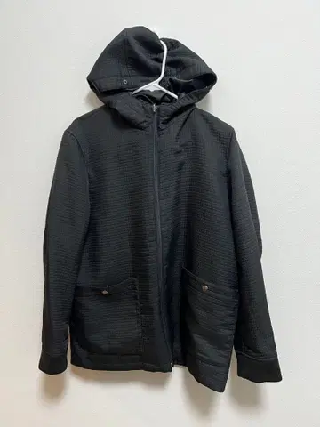 블랙 후드 부착 퀼팅 자켓