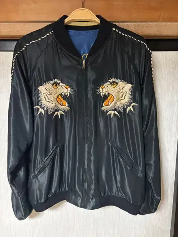 테일러 토요 스카잔 2025 가을/겨울 모델 화이트 타이거