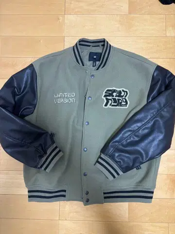 H&M 한정판 바시티 자켓 L 사이즈