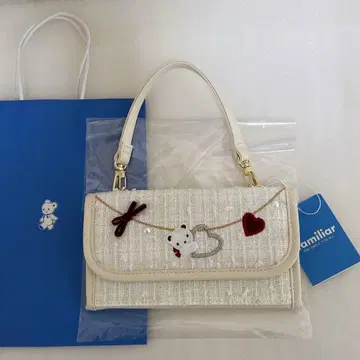 파밀리아 크리스마스 컬렉션 2025 플랫 파우치 새상품 장지갑