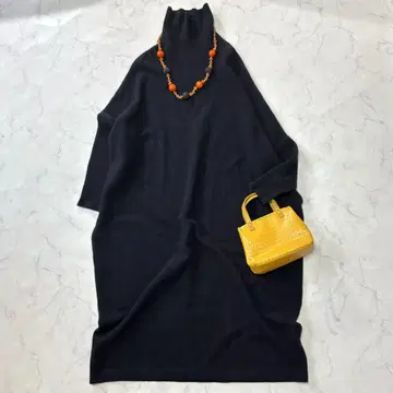 비어즐리 터틀넥 니트 원피스 루즈핏 블랙 tp0