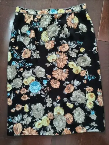 레오나르 꽃무늬 스커트