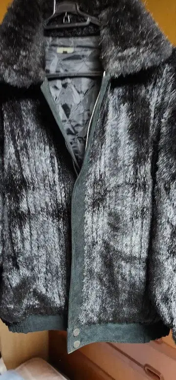 퍼 느낌 자켓 블랙 계열