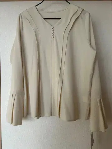 플레어 슬리브 크림색 블라우스 M