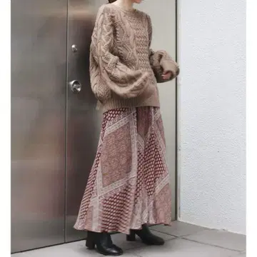 새상품급 Ungrid 언그리드 라메 랜덤 플리츠 패널 무늬 스커트 롱