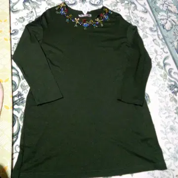 다크 그린 비즈 자수 긴팔 튜닉