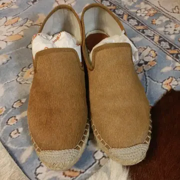 마리아 빅토리아 브라운 슬립온