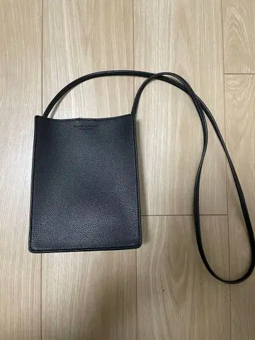 BEAUTY & YOUTH 블랙 숄더백 미니백