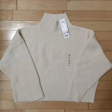 택 포함 새상품 코토니에 유니클로 라무 하이넥 스웨터 M 내추럴