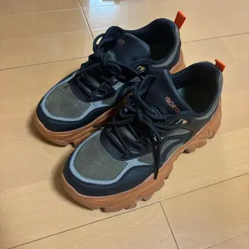 VAPORIT 통굽 스니커즈 블랙/올리브