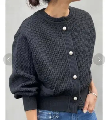 귀여운 펄! 비어즐리 BEARDSLEY 펄 단추 숏 가디건 블랙