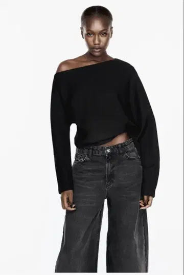 자라 오프숄더 블랙 상의