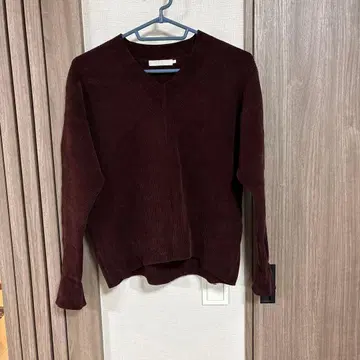 ICB 버건디 V넥 스웨터