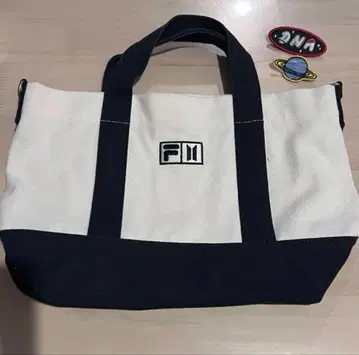 [FIRA x BTS] FM 로고 자수 백 ( 아이보리 x 네이비 )