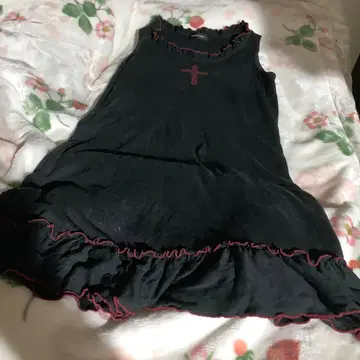 PEACE NOW 블랙 프릴 슬리브리스 원피스