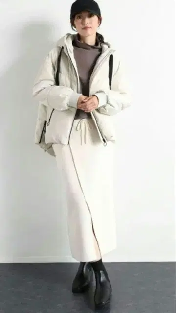 [컨디션 최상] 프론트 슬릿 니트 스커트