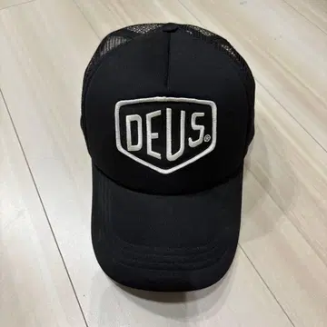 DEUS 블랙 메쉬 캡