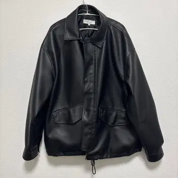 블랙 합성 피혁 자켓 프론트 포켓 부착