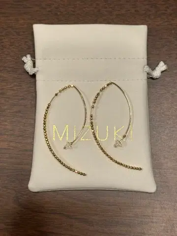 [ 미사용 ] MIZUKI 바나나 후프 귀걸이 라지 YG