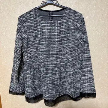 긴팔 트위드 상의 블랙 화이트