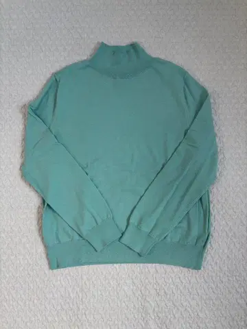 민트 그린 하이넥 니트 긴팔