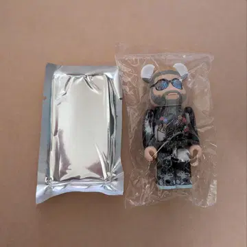 베어브릭 시리즈 51 mr.brainwash