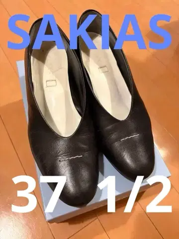 SAKIAS 블랙 펌프스 5cm 힐