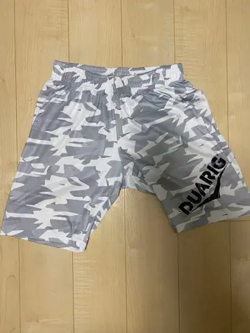새상품급 DUARIG 카모 패턴 숏팬츠 L 사이즈