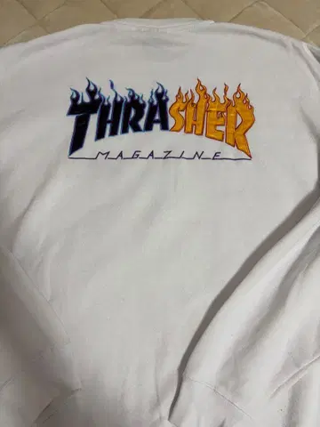 THRASHER 프레임 로고 맨투맨 화이트
