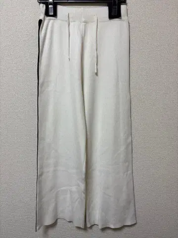 새상품 이번 시즌 blanco. 사이드 라인 니트 팬츠 화이트 블랙