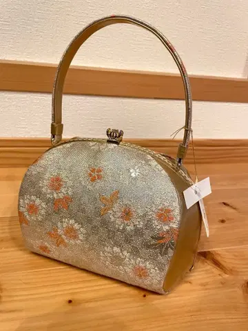 일본 의류용 골드 컬러 꽃무늬 핸드백