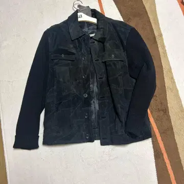 Geronimo 포켓 부착 블랙 돼지 원단 니트