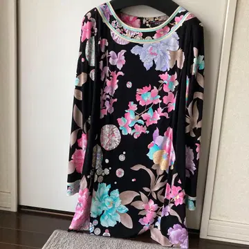 새상품급 레오나르 튜닉 사이즈 40